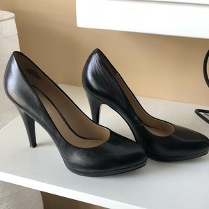 Nine West NWOT black pumps